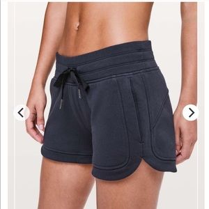 🍋Lululemon hit reset shorts🍋